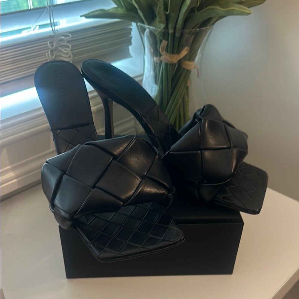 ** NEW**BOTTEGA Black Women's Heeled Sandals